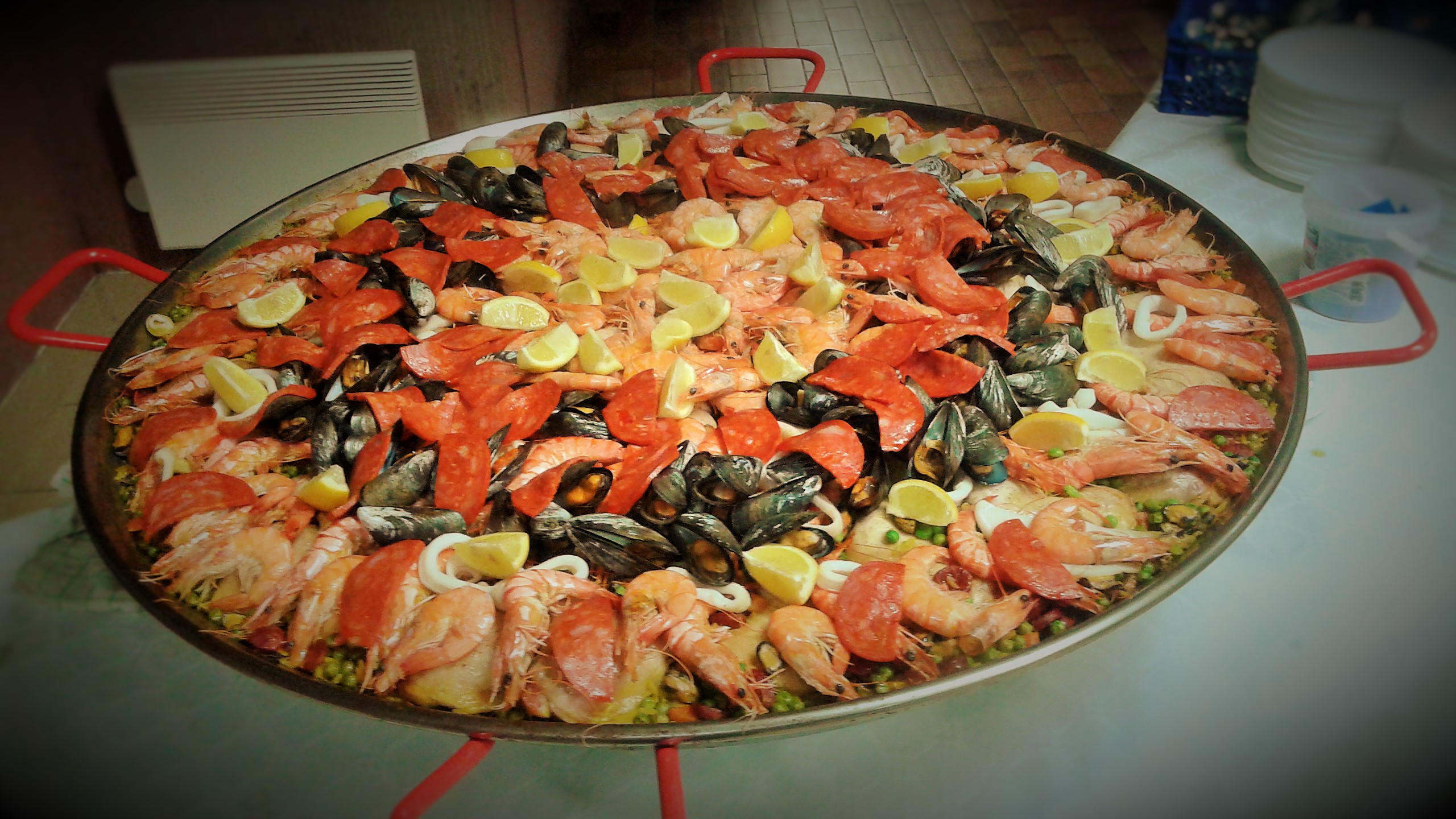 Traiteur paella pour cuisiner devant les clients